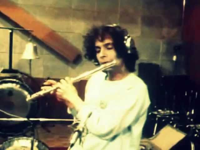 Crack: Alberto playing the flute